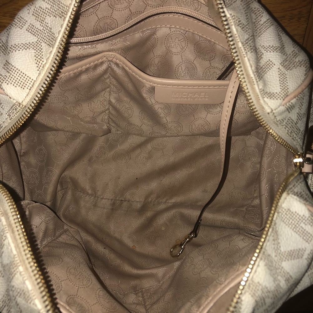 Michael Kors purse - Picture 4 of 7